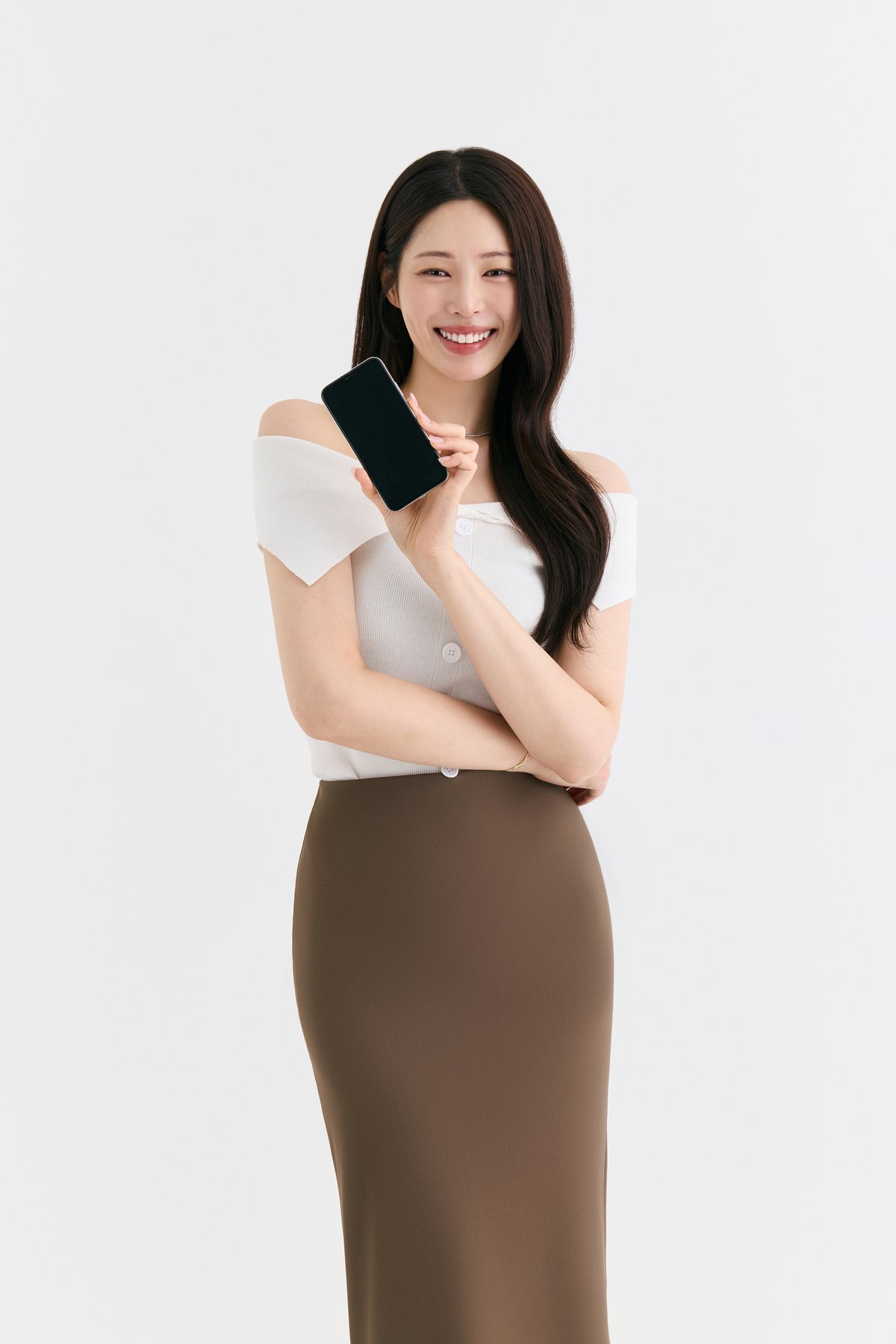 돌싱즈 앱을 사용하는 여성 이미지